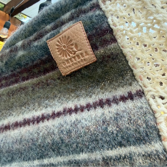 Honeybea Knit Patchwork Wool Poncho Cape ***Neutral Colorway*** Cabincore - Picture 10 of 11